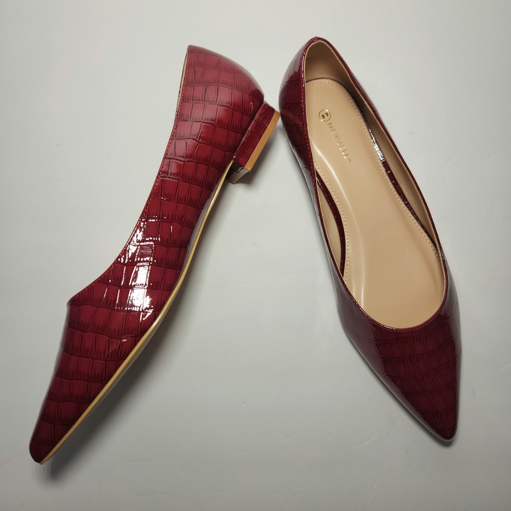 New Women's Sheek Croc-Inspired Embossed Pointed Toe Flats. Size 12W - Picture 4 of 6